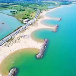 A 15 Min De La Plage, Piscine, Joli T2 Renove