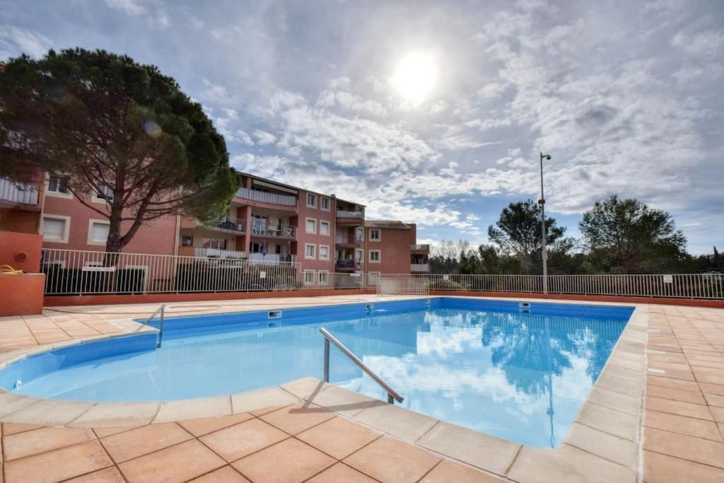 Appartement A 15 Min De La Plage, Piscine, Joli T2 Renove *