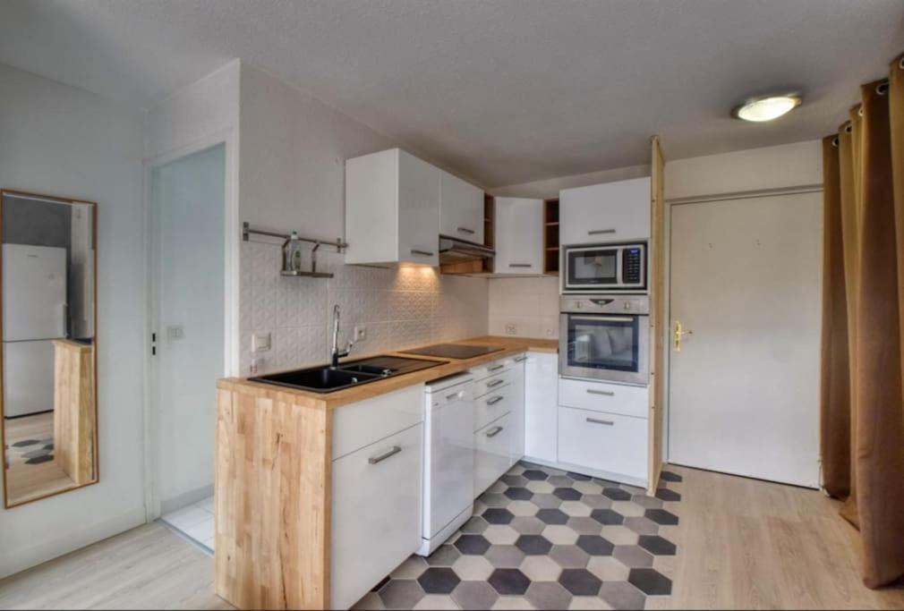 A 15 Min De La Plage, Piscine, Joli T2 Renove Appartement Fréjus
